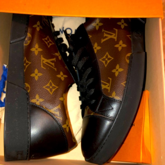 REAL LOUIS VUITTON BRAND New !! Only worn once ! Tennis shoes size 13 - Picture 2 of 9